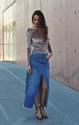 BODY DE TERCIOPELO + FALDA MIDI DENIM