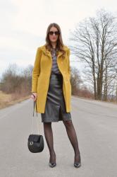 koženková sukňa v outfite do práce // faux leather skirt in outfit