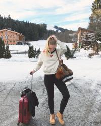 HOW TO PACK FOR A WEEKEND SKIING