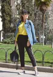 OUTFIT CASUAL CON SUDADERA DE ZARA