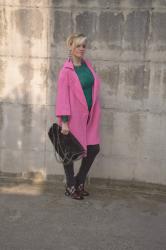 OUTFIT: BLACK SKINNY JEANS AND PINK COAT - COME ABBINARE UN CAPPOTTO ROSA -