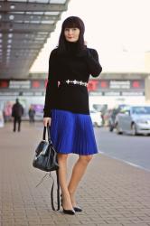 Pleated skirt: cobalt and black