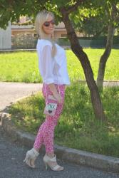 OUTFIT PRINTED LEGGINGS AND WHITE SWEATSHIRT - COME ABBINARE UNA FELPA BIANCA -