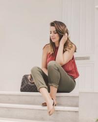 Cómo combinar tu ropa: pantalones verde militar