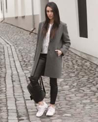Pink sneakers & Leather pants outfit for a day in a city
