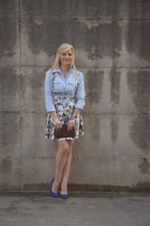 OUTFIT: SUSPENDER SKIRT - GONNA A RUOTA CON BRETELLE ABBINATA AD UNA CAMICIA JEANS -