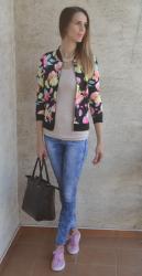 Outfit: Floral bomber