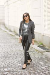 Look con blazer y pantalones de cuero