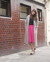 How to wear a pleated midi skirt