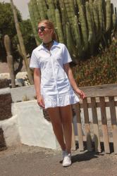 Vestido blanco y tuneras de Lanzarote