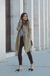 Striped shirt, trench and bow shoes