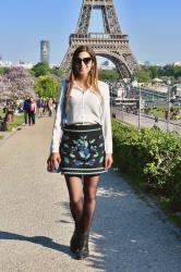 Parigi: una gonna a fiori per un look romantico