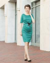 maternity style | emerald fitted dress