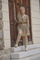 OUTFIT FLORAL PRINT DRESS - GIPSY STYLE: ABITO PRIMAVERILE A FIORI ABBINATOA  STIVALI AL GINOCCHIO -