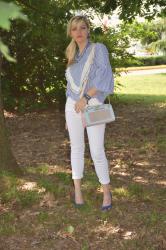 OUTFIT STRIPED SHIRT AND WHITE JEANS - CAMICIA A RIGHE BIANCHE E BLU CON ROUCHES ABBINATA A JEANS BIANCHI -