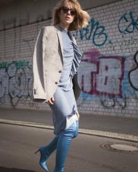 THE BLAZER BLUE BERLIN LOOK