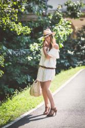 Vestido ,Sombreros y Gafas de Sol 