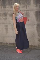 OUTFIT: PLEATED SKIRT AND SPORTY TOP TANK - ABBINAMENTO GONNA A PIEGHE E SNEAKERS -