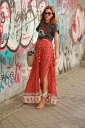 vestido largo anudado tipo boho  y camiseta anudada con mensaje