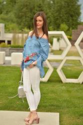 Jeans embroidered blouse