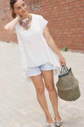 look con camiseta irregular