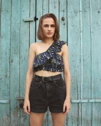 Crop top + boyfriend shorts | Szorty boyfriend + krótki top