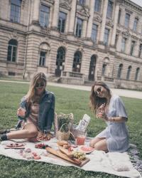 Why you should take your bf out for a picnic this weekend