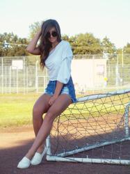 WHITE WITH RIPPED JEANS | lovelywholesale