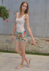 Outfit: Floral shorts