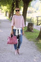 Casual street style: fashion blogger on holidays