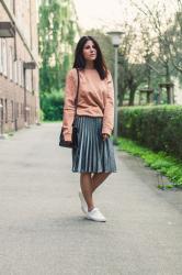 Pleated Skirt & Sweatshirt 