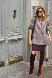 botas altas y maxi blazer cruzada