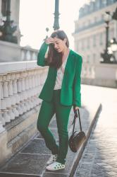 Le Costume Vert – Elodie in Paris