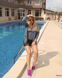 M:Sunny at the Pool