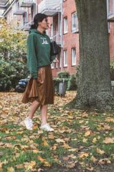 Plissee Skirt & Sweatshirt 