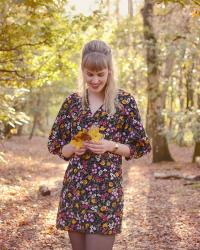 Outfit: gebloemd Zara jurkje & retro Casio horloge