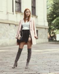 Pink coat & grey overknees