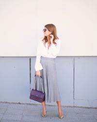 LOOK CON FALDA MIDI, BODY & TOUS MEDALLIONS