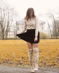 NUDE BOOTS & SKIRT 