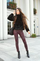 BLACK FAUX FUR & BURGUNDY JEANS | CZARNE FUTERKO EKO I BORDOWE SPODNIE