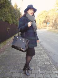 Christmas outfit: tartan oversized coat