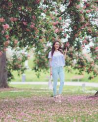 Spring outfit in mint & blue