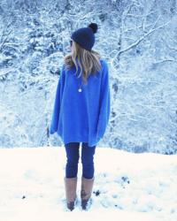 BLUE SWEATER & UGG BOOTS