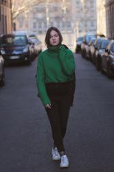 Pull vert et jean taille haute