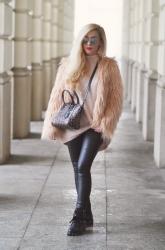 RÓŻOWE FUTERKO + PUDROWY SWETER / pink fur coat + nude pink sweater 