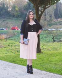 Outfit of the Day ~ Falda midi + corsé - Sexy Lady 