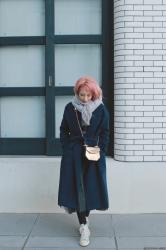 OOTD | ネイビーロングコート、プリーツスカート、グラデーションセーターのダークトーンコーデ