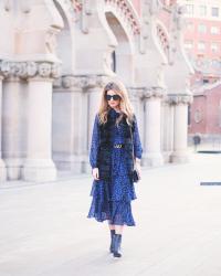 LOOK CON VESTIDO DE VOLANTES Y CHALECO - 080 BARCELONA