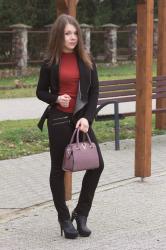 ZROBIONA NA CZARNO