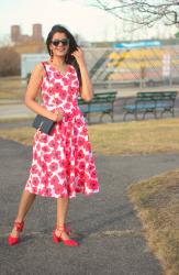 Lookbook: Floral Dress That Can Go From Valentine Day To Spring Garden Party To Summer Barbecue Outfit!